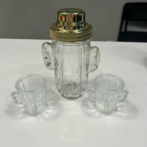 Glass cactus drink shaker and shot glasses for margarias